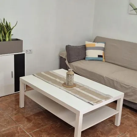 Happy Place ארונה